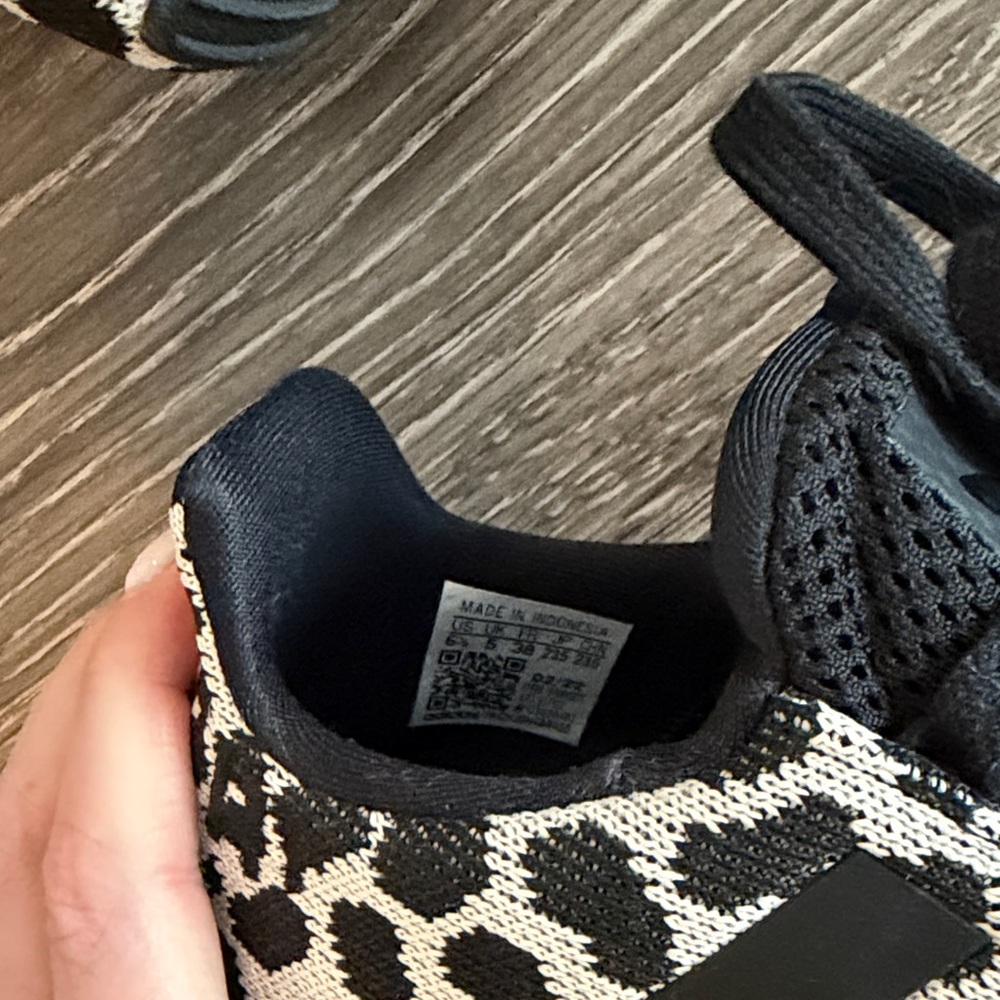 Adidas Cheetah Swift Tennis Shoes (NWOT) - Picture 6 of 6